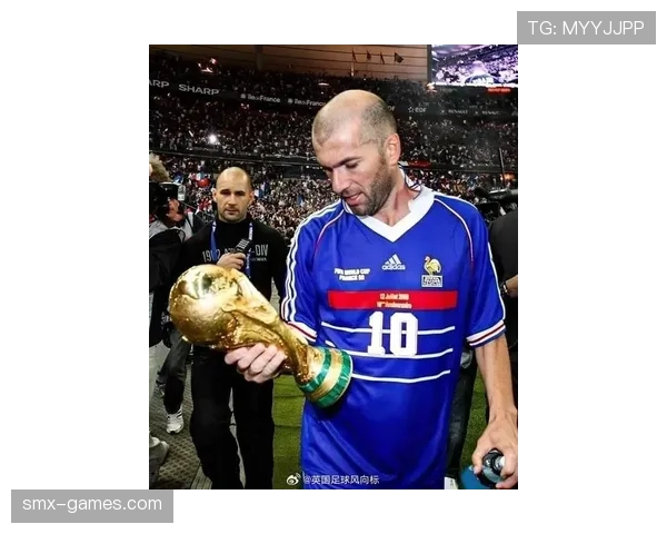 齐达内足球哲学：融合技术与团队精神，塑造无畏冠军之道