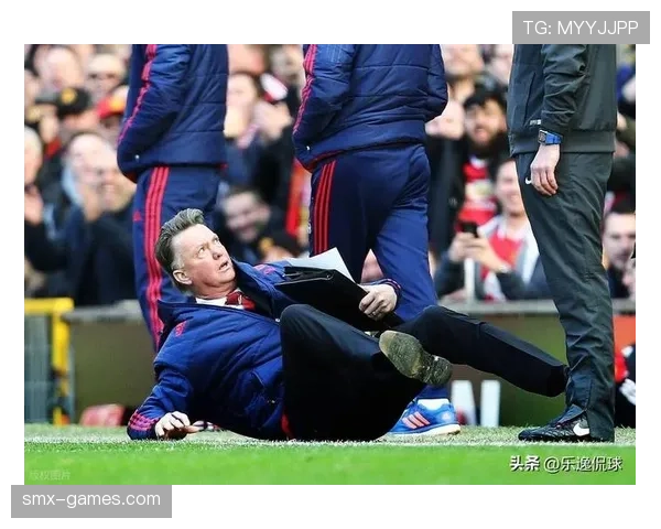 滕哈赫与穆里尼奥战术交锋，红魔争夺战引热议