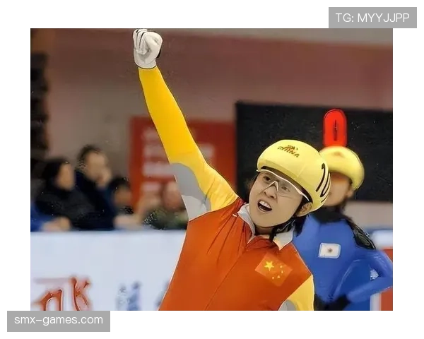 王濛在家切个水果都像在冰场压步